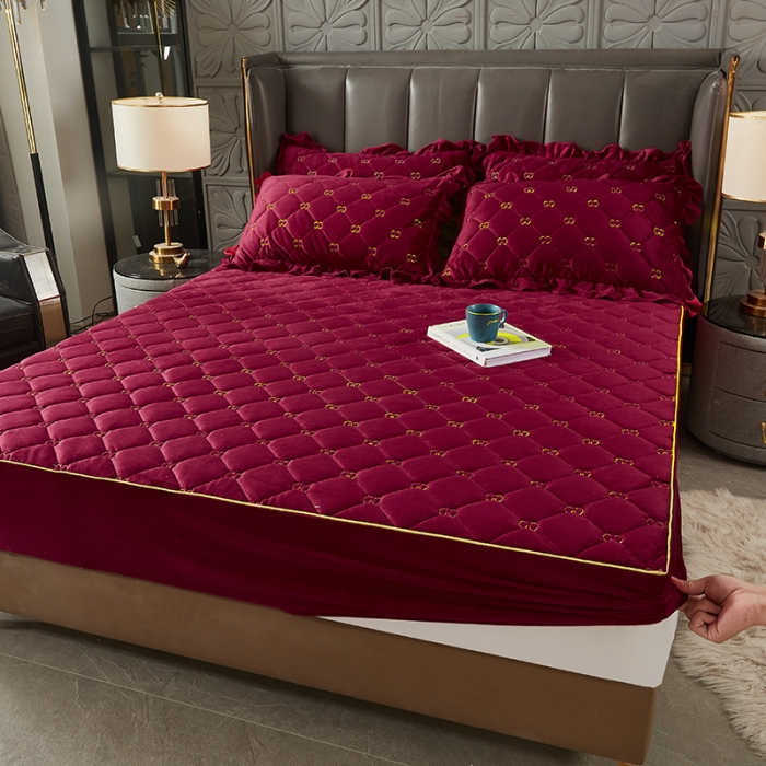 91家纺网 家纺一手货源 找家纺 十个点家纺 2021新款倾国倾城水晶绒夹棉床笠 酒红