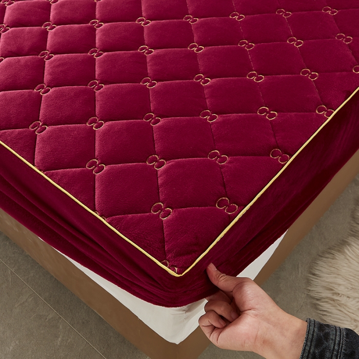 91家纺网 家纺一手货源 找家纺 十个点家纺 2021新款倾国倾城水晶绒夹棉床笠 酒红