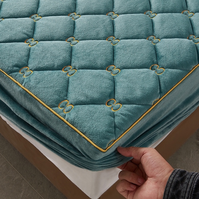 91家纺网 家纺一手货源 找家纺 十个点家纺 2021新款倾国倾城水晶绒夹棉床笠 水墨绿