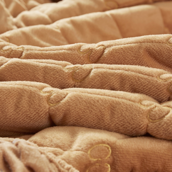 91家纺网 家纺一手货源 找家纺 十个点家纺 2021新款倾国倾城水晶绒夹棉床笠 驼色