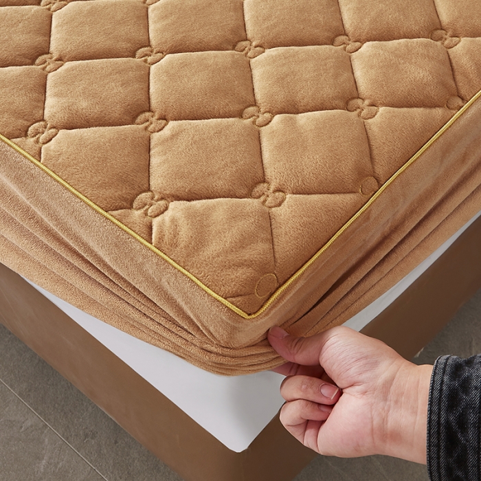 91家纺网 家纺一手货源 找家纺 十个点家纺 2021新款倾国倾城水晶绒夹棉床笠 驼色