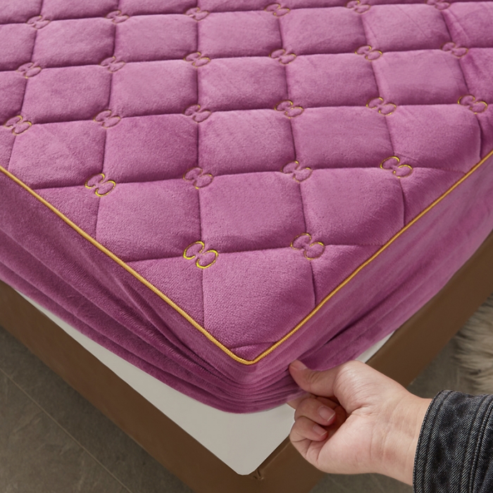 91家纺网 家纺一手货源 找家纺 十个点家纺 2021新款倾国倾城水晶绒夹棉床笠 紫色