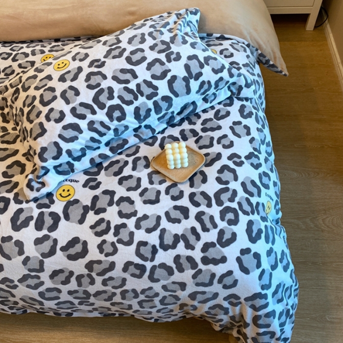 91家纺网 家纺一手货源 找家纺 棉生活家纺 2021新款冰岛臻棉绒印花四件套 豹纹笑脸