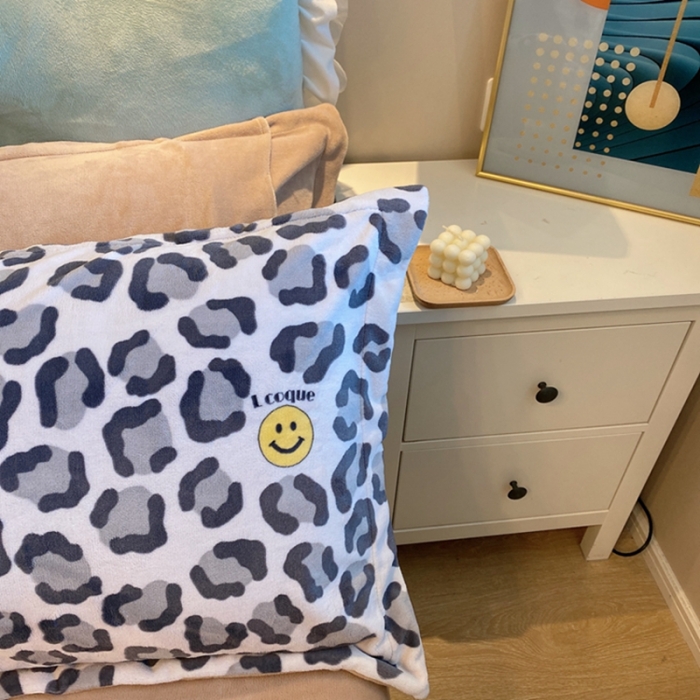 91家纺网 家纺一手货源 找家纺 棉生活家纺 2021新款冰岛臻棉绒印花四件套 豹纹笑脸