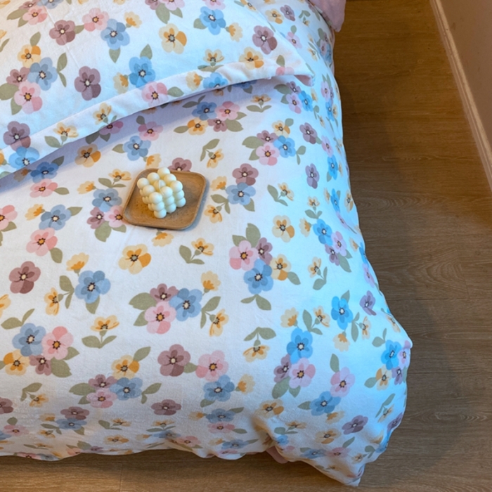 91家纺网 家纺一手货源 找家纺 棉生活家纺 2021新款冰岛臻棉绒印花四件套 繁花漫漫