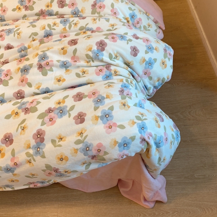 91家纺网 家纺一手货源 找家纺 棉生活家纺 2021新款冰岛臻棉绒印花四件套 繁花漫漫