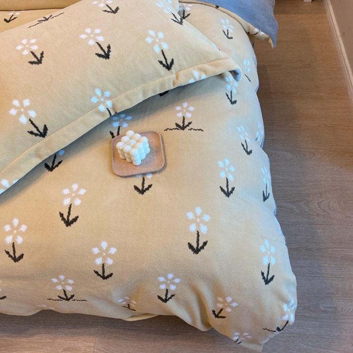 91家纺网 家纺一手货源 找家纺 棉生活家纺 2021新款冰岛臻棉绒印花四件套 赫本黄