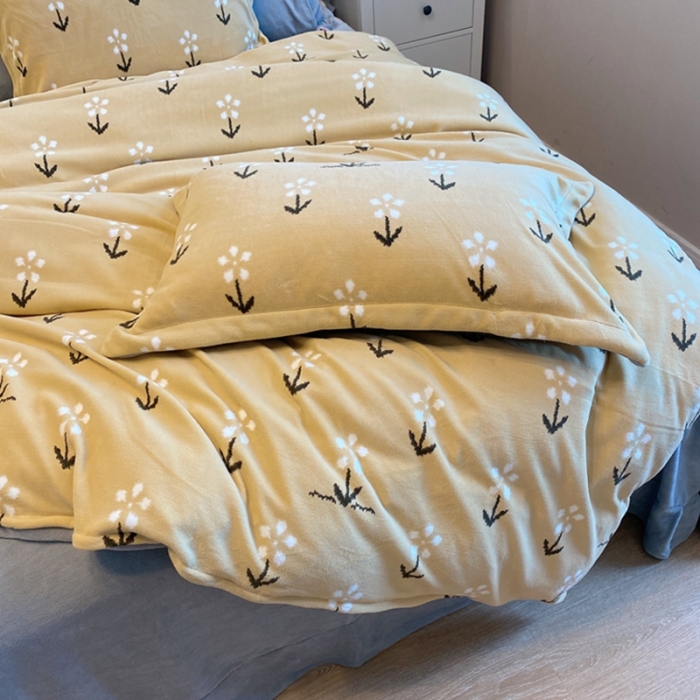 91家纺网 家纺一手货源 找家纺 棉生活家纺 2021新款冰岛臻棉绒印花四件套 赫本黄