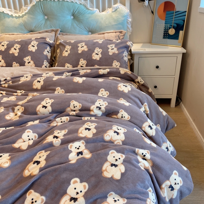 91家纺网 家纺一手货源 找家纺 棉生活家纺 2021新款冰岛臻棉绒印花四件套 可可熊咖