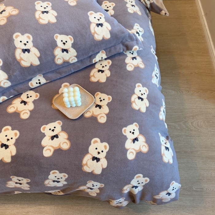 91家纺网 家纺一手货源 找家纺 棉生活家纺 2021新款冰岛臻棉绒印花四件套 可可熊咖