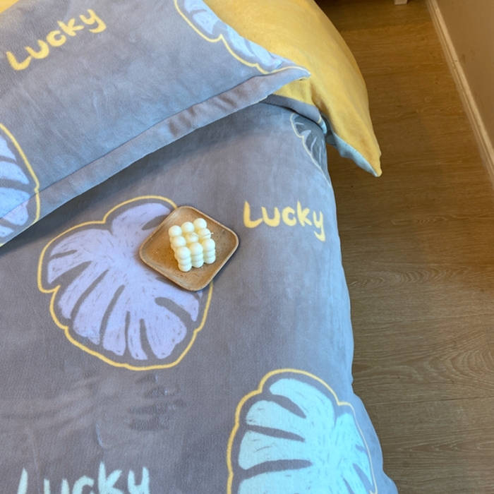 91家纺网 家纺一手货源 找家纺 棉生活家纺 2021新款冰岛臻棉绒印花四件套 美好假期灰