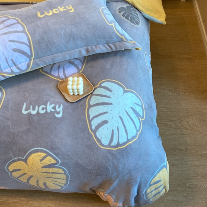 91家纺网 家纺一手货源 找家纺 棉生活家纺 2021新款冰岛臻棉绒印花四件套 美好假期灰