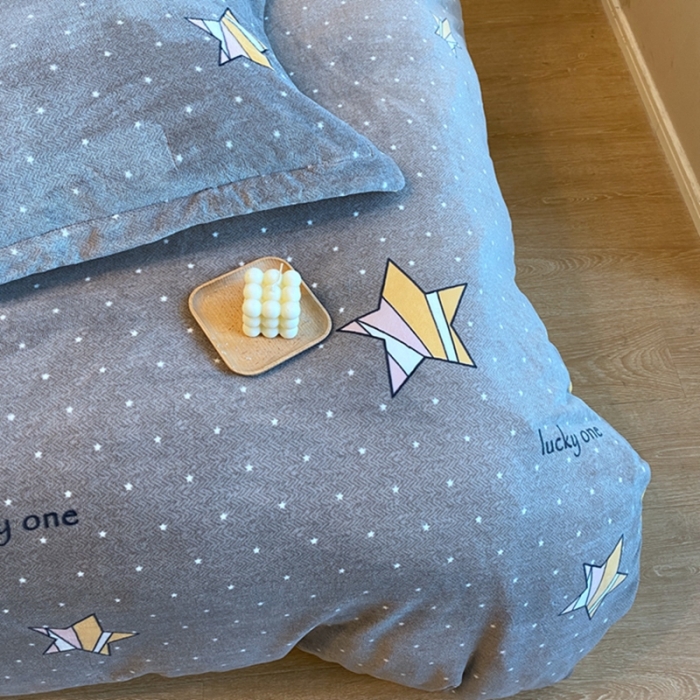 91家纺网 家纺一手货源 找家纺 棉生活家纺 2021新款冰岛臻棉绒印花四件套 明亮星空灰