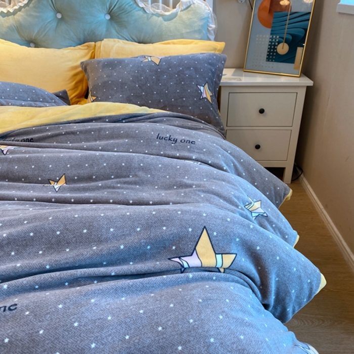 91家纺网 家纺一手货源 找家纺 棉生活家纺 2021新款冰岛臻棉绒印花四件套 明亮星空灰