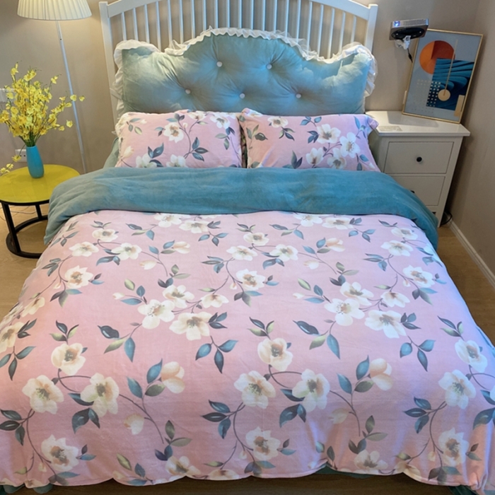 91家纺网 家纺一手货源 找家纺 棉生活家纺 2021新款冰岛臻棉绒印花四件套 明媚粉