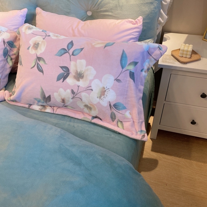 91家纺网 家纺一手货源 找家纺 棉生活家纺 2021新款冰岛臻棉绒印花四件套 明媚粉