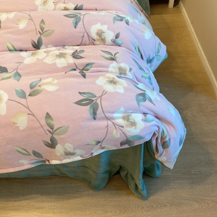 91家纺网 家纺一手货源 找家纺 棉生活家纺 2021新款冰岛臻棉绒印花四件套 明媚粉