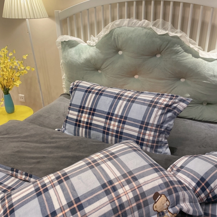 91家纺网 家纺一手货源 找家纺 棉生活家纺 2021新款冰岛臻棉绒印花四件套 皮皮熊兰灰