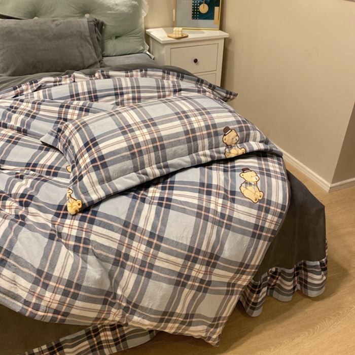 91家纺网 家纺一手货源 找家纺 棉生活家纺 2021新款冰岛臻棉绒印花四件套 皮皮熊兰灰