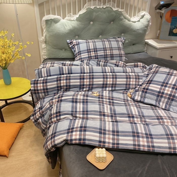 91家纺网 家纺一手货源 找家纺 棉生活家纺 2021新款冰岛臻棉绒印花四件套 皮皮熊兰灰