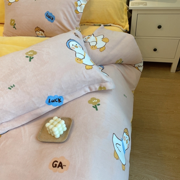 91家纺网 家纺一手货源 找家纺 棉生活家纺 2021新款冰岛臻棉绒印花四件套 顽皮鸭