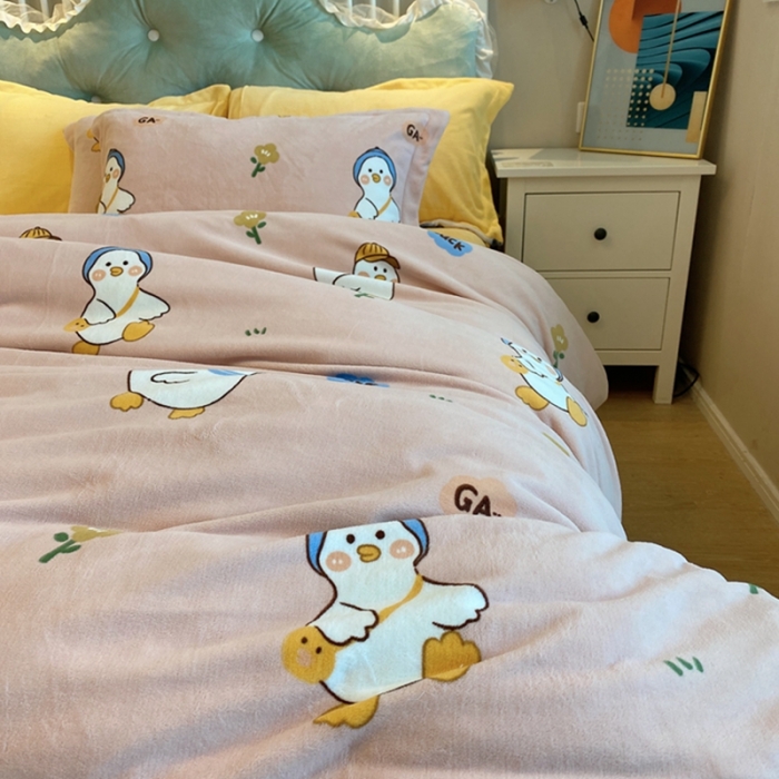 91家纺网 家纺一手货源 找家纺 棉生活家纺 2021新款冰岛臻棉绒印花四件套 顽皮鸭