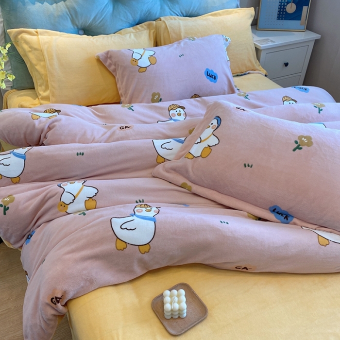 91家纺网 家纺一手货源 找家纺 棉生活家纺 2021新款冰岛臻棉绒印花四件套 顽皮鸭