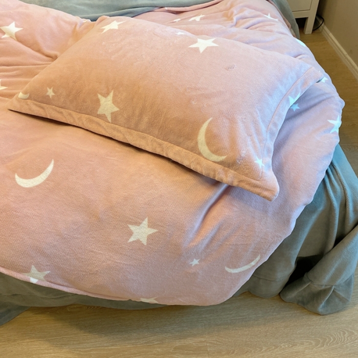 91家纺网 家纺一手货源 找家纺 棉生活家纺 2021新款冰岛臻棉绒印花四件套 星月神话粉