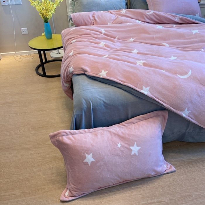 91家纺网 家纺一手货源 找家纺 棉生活家纺 2021新款冰岛臻棉绒印花四件套 星月神话粉