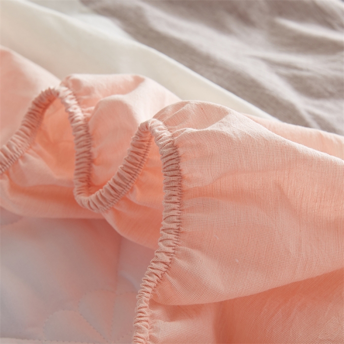 91家纺网 家纺一手货源 找家纺 优眠坊 2025新款全棉色织水洗棉夹棉床笠 粉咖条纹