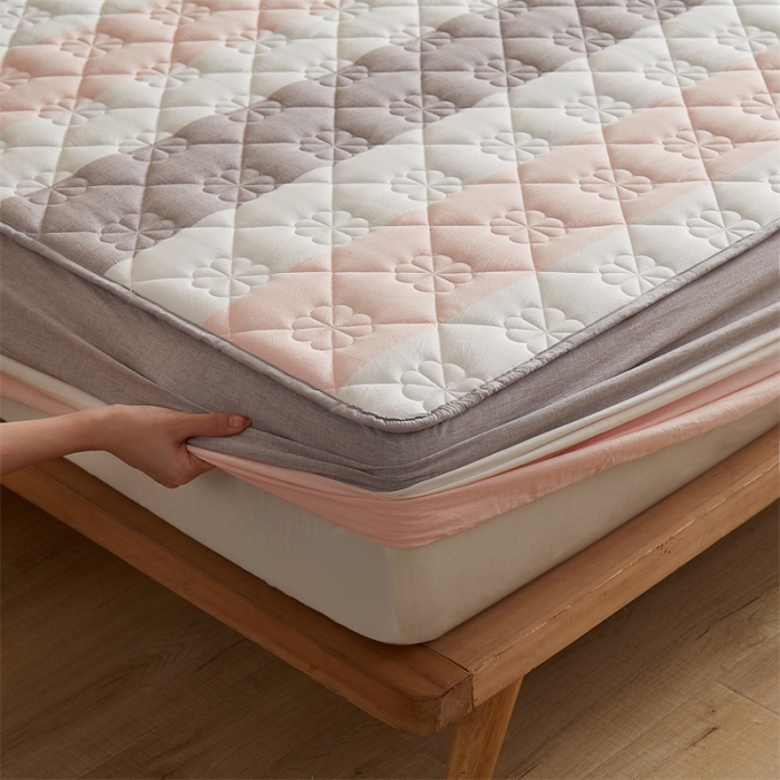 91家纺网 家纺一手货源 找家纺 优眠坊 2025新款全棉色织水洗棉夹棉床笠 粉咖条纹