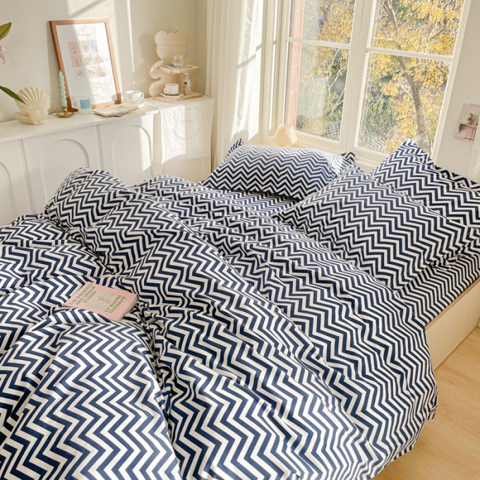 91家纺网 家纺一手货源 找家纺 2022新40s精梳棉13372全棉纯棉磨毛四件套 藏青波浪