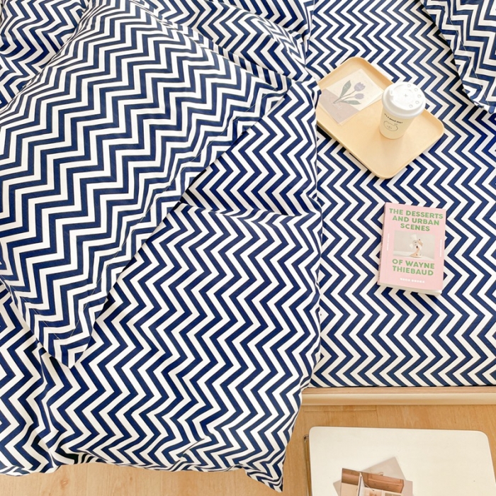 91家纺网 家纺一手货源 找家纺 2022新40s精梳棉13372全棉纯棉磨毛四件套 藏青波浪