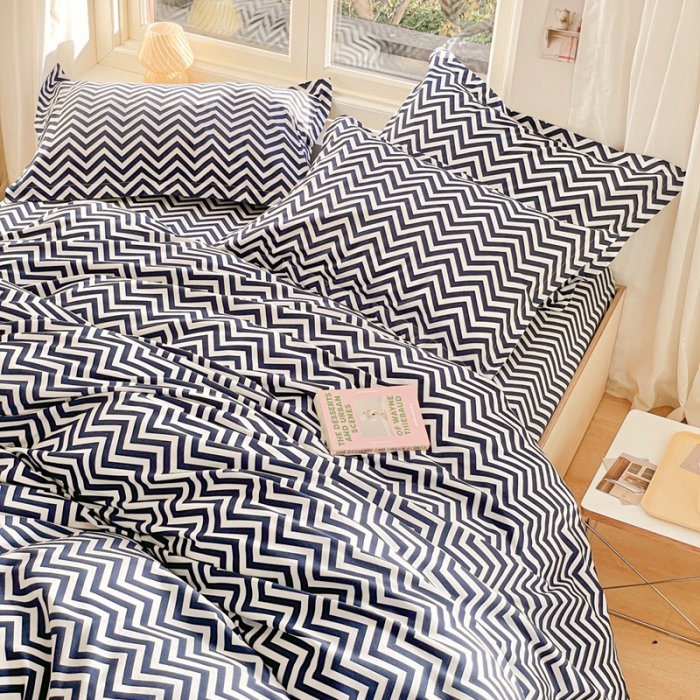 91家纺网 家纺一手货源 找家纺 2022新40s精梳棉13372全棉纯棉磨毛四件套 藏青波浪