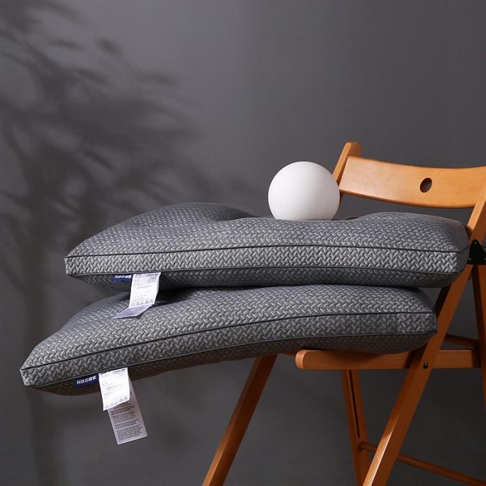 91家纺网 家纺一手货源 找家纺 加厚针织轻柔养颜羽丝绒枕芯护颈枕头单人分区定型成人安睡枕