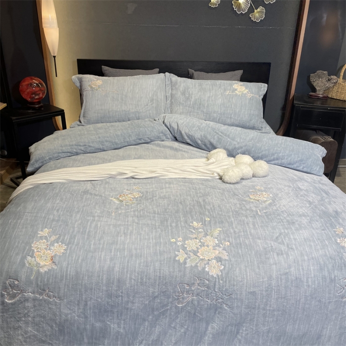 91家纺网 家纺一手货源 找家纺 玖玖爱家纺 2022新款德芙绒绣花四件套 紫灰