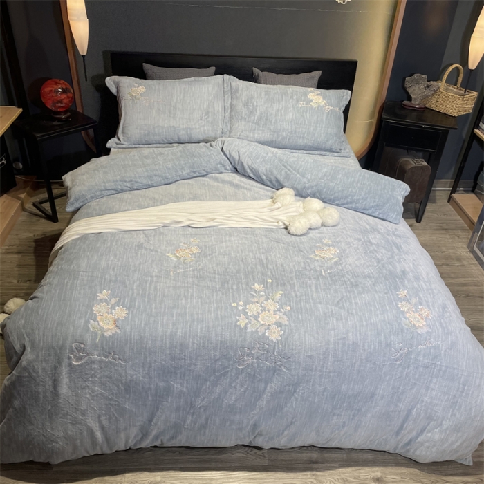 91家纺网 家纺一手货源 找家纺 玖玖爱家纺 2022新款德芙绒绣花四件套 紫灰