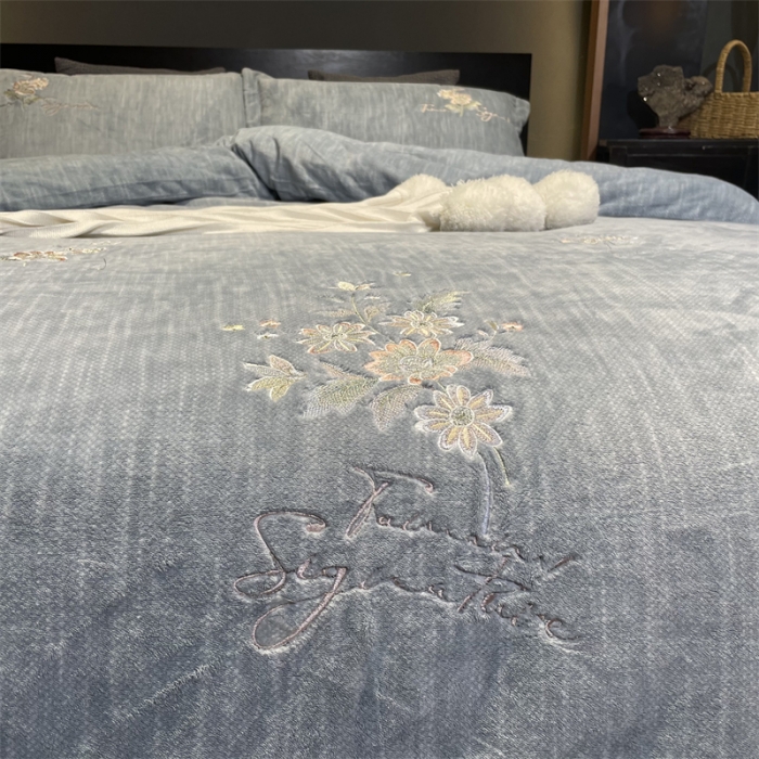 91家纺网 家纺一手货源 找家纺 玖玖爱家纺 2022新款德芙绒绣花四件套 紫灰