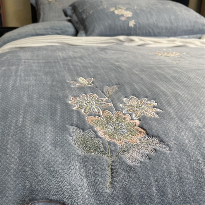 91家纺网 家纺一手货源 找家纺 玖玖爱家纺 2022新款德芙绒绣花四件套 紫灰