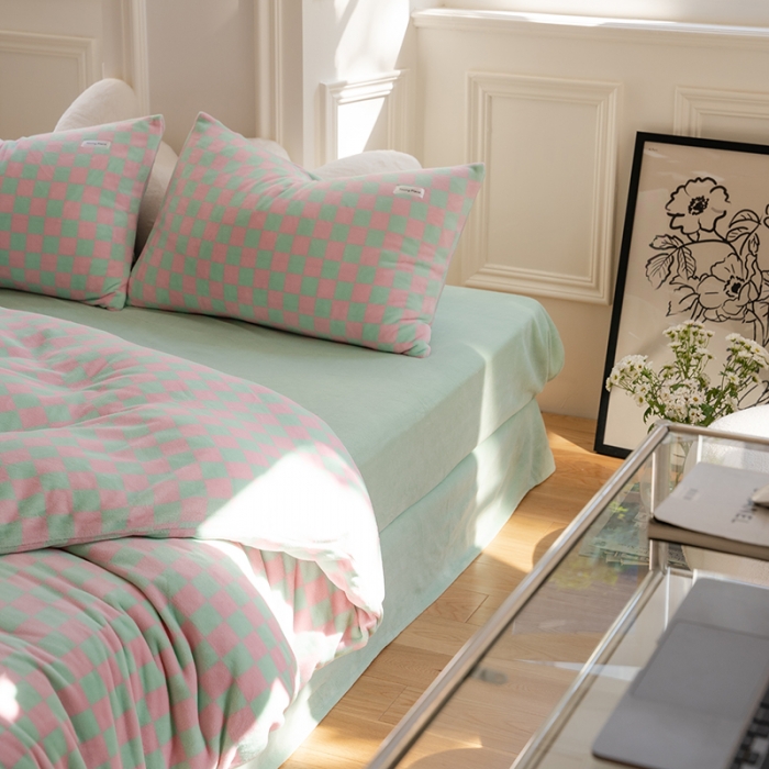 91家纺网 家纺一手货源 找家纺 洋铭区 2022新款双色棋盘格四件套 庄园粉格