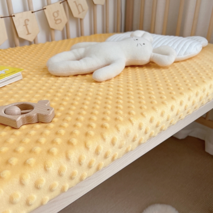 91家纺网 家纺一手货源 找家纺 星期八 2022新款豆豆绒床笠 黄色