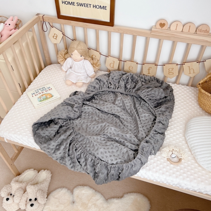 91家纺网 家纺一手货源 找家纺 星期八 2022新款豆豆绒床笠 灰色