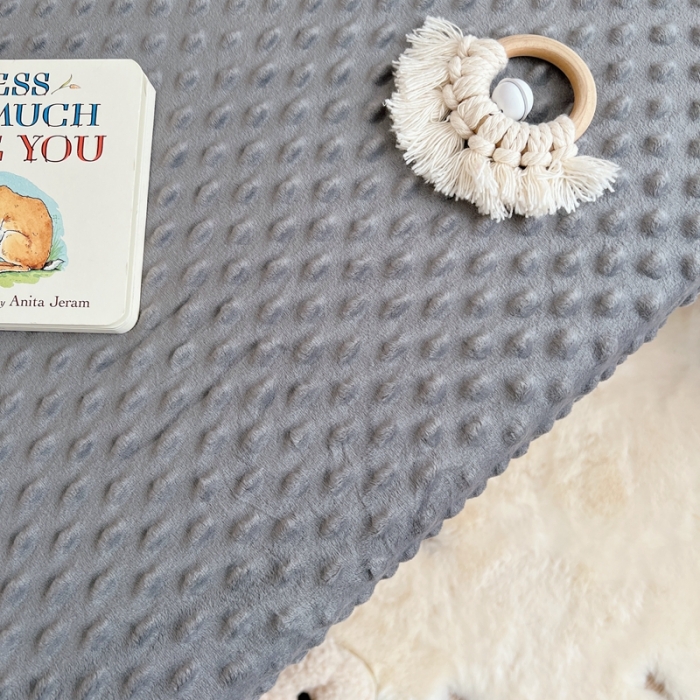 91家纺网 家纺一手货源 找家纺 星期八 2022新款豆豆绒床笠 灰色