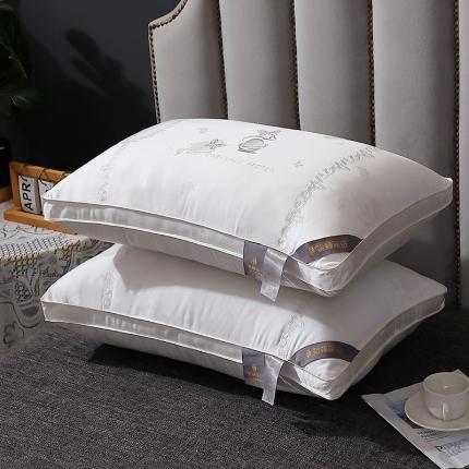 91家纺网 家纺一手货源 找家纺 皇冠之家 2023新款蚕蛹蛋白美肤枕 白色