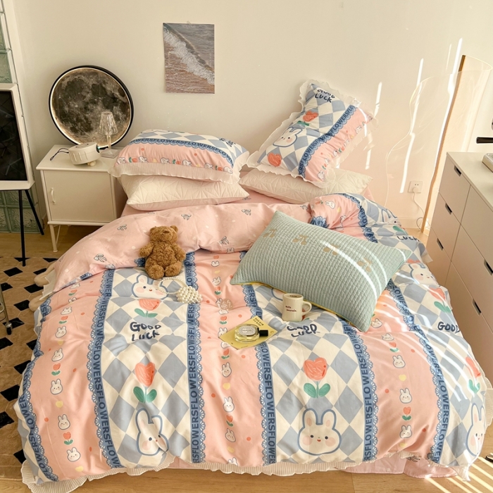 91家纺网 家纺一手货源 找家纺 昔可家纺 2022新款13372全棉百褶花边四件套 竖条兔兔