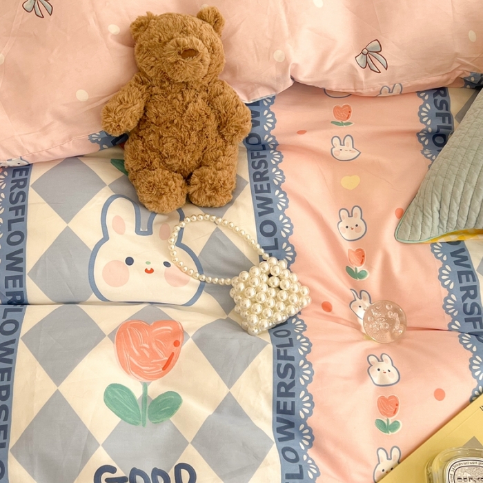 91家纺网 家纺一手货源 找家纺 昔可家纺 2022新款13372全棉百褶花边四件套 竖条兔兔