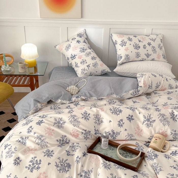 91家纺网 家纺一手货源 找家纺 昔可家纺 2022新款13372全棉普通款花花系列四件套 素描水墨花蓝