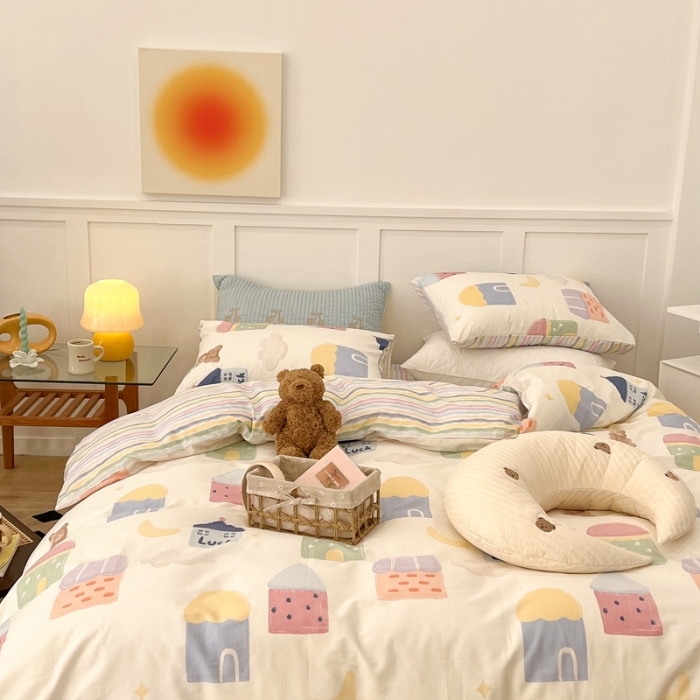 91家纺网 家纺一手货源 找家纺 昔可家纺 2022新款13372全棉普通款卡通四件套 油画房子熊