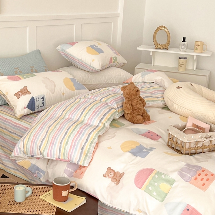 91家纺网 家纺一手货源 找家纺 昔可家纺 2022新款13372全棉普通款卡通四件套 油画房子熊