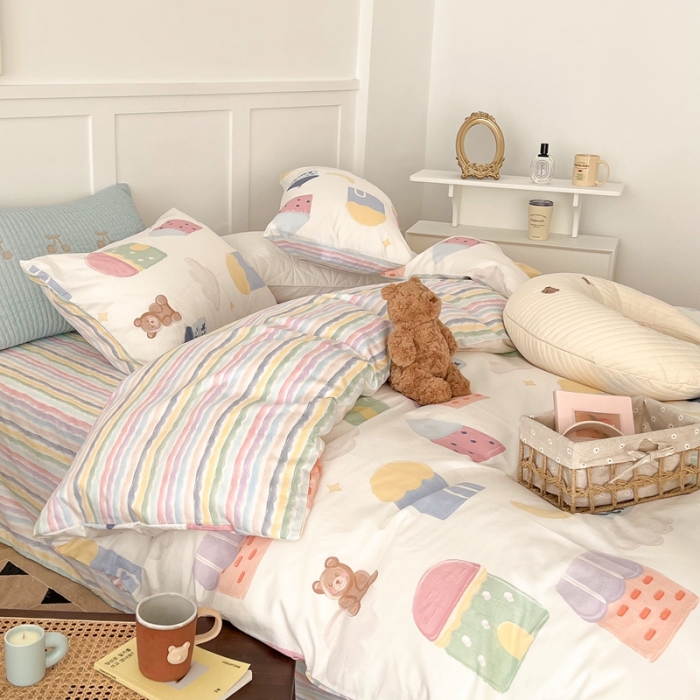 91家纺网 家纺一手货源 找家纺 昔可家纺 2022新款13372全棉普通款卡通四件套 油画房子熊